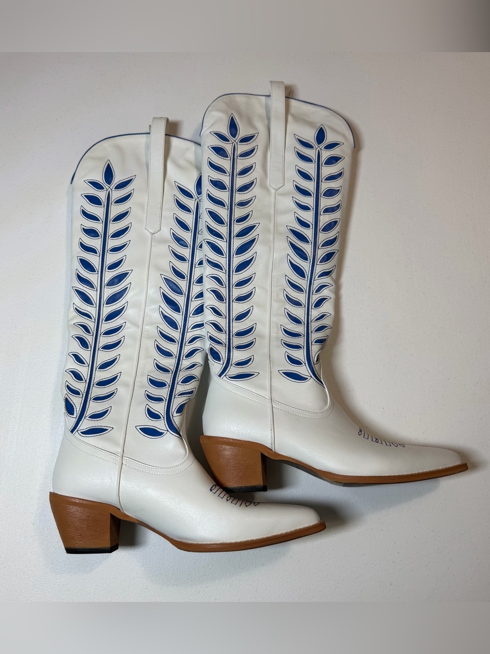 Boutique White Tall Western Cowboy Boots | Blue Embroidery | Festival | Size 7.5
